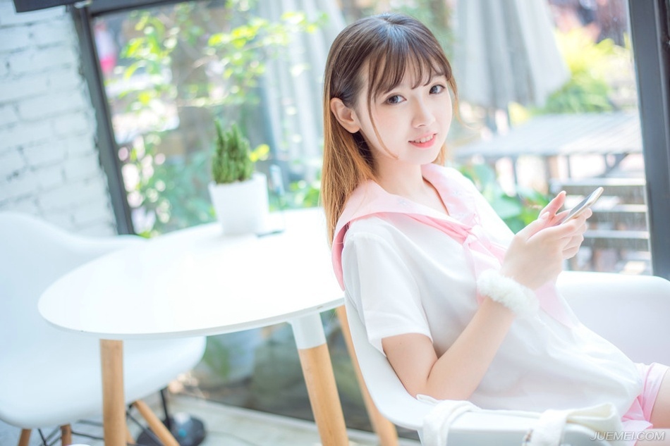 “错。”法正摇了摇头，有些怜悯的看向刘璋：“到现在还没明白吗？他只是一个诱因，若非军中将士早已对你不满，就算真有此事，又怎会十万大军皆叛？这一切，皆因你无能而起。”
